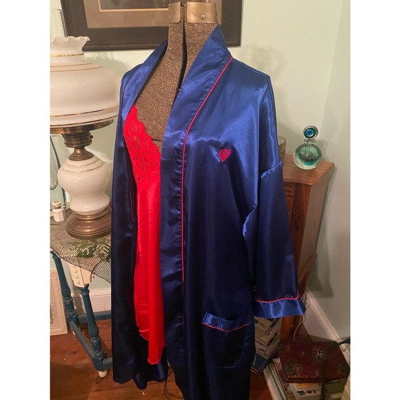 Satin Superman robe/kimono - Picture 2 of 5